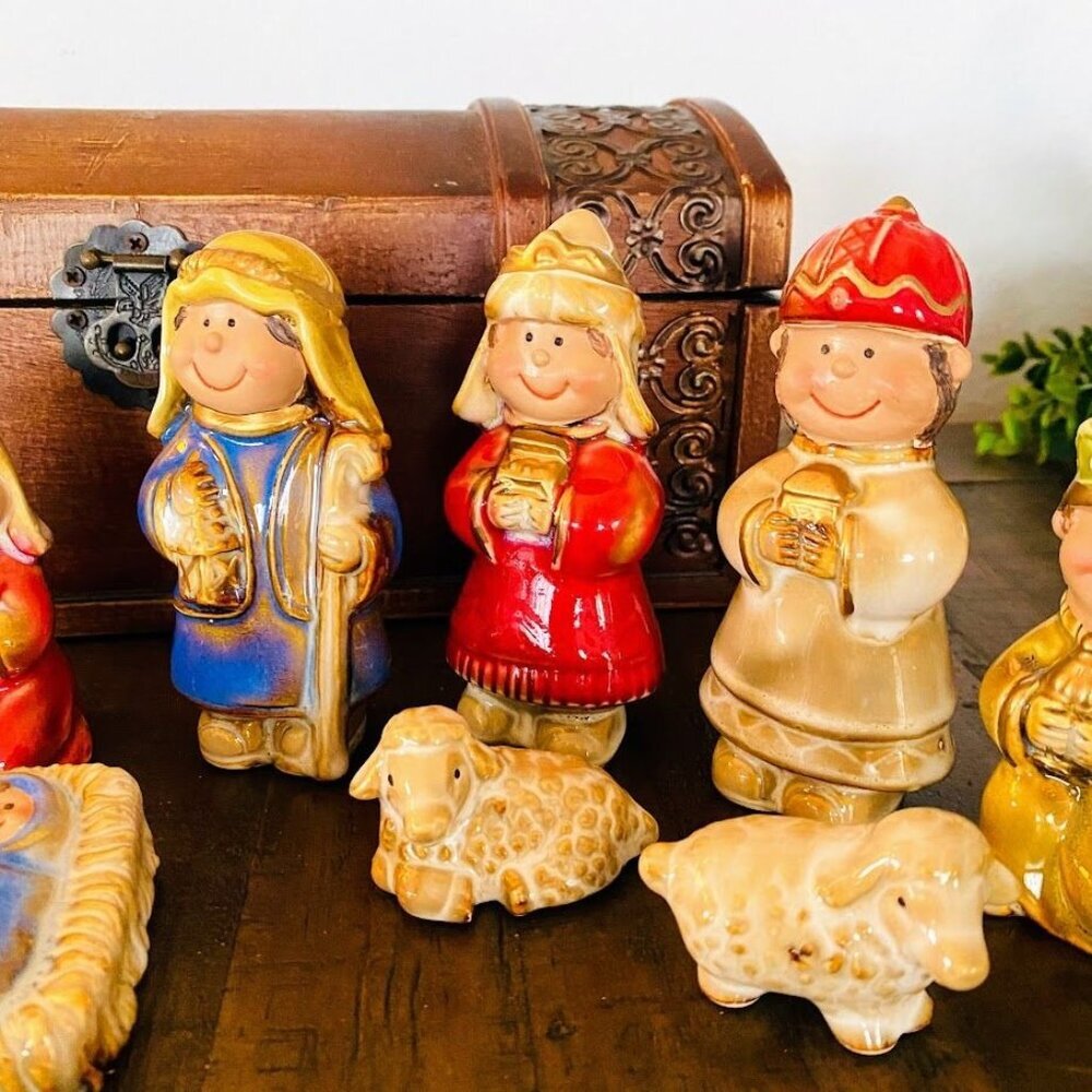2004 Enesco Nativity Scene Set of 12 w/ Wooden Storage Box – Vintage Ceramic Fig - Picture 4 of 8